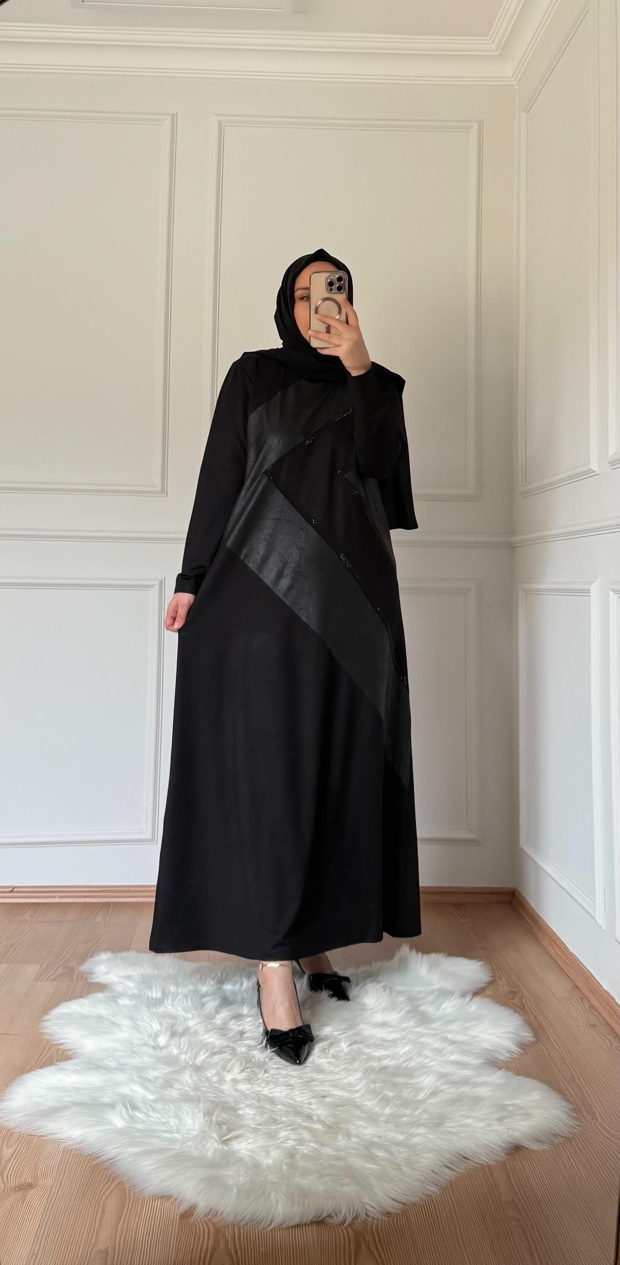 GEOMETRİK DESEN TAŞLI ELBİSE