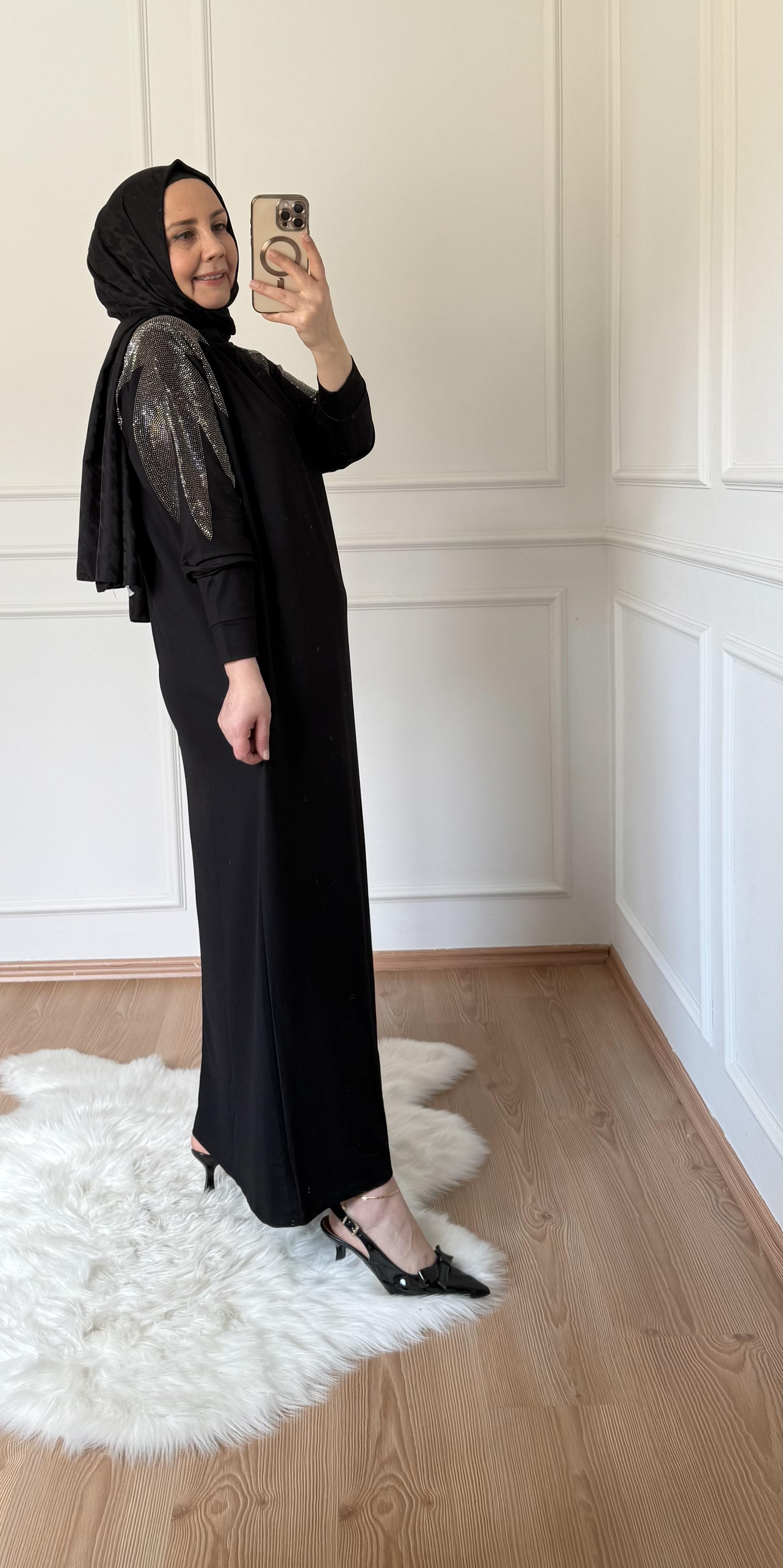 OMUZU TAŞLI ELBİSE  