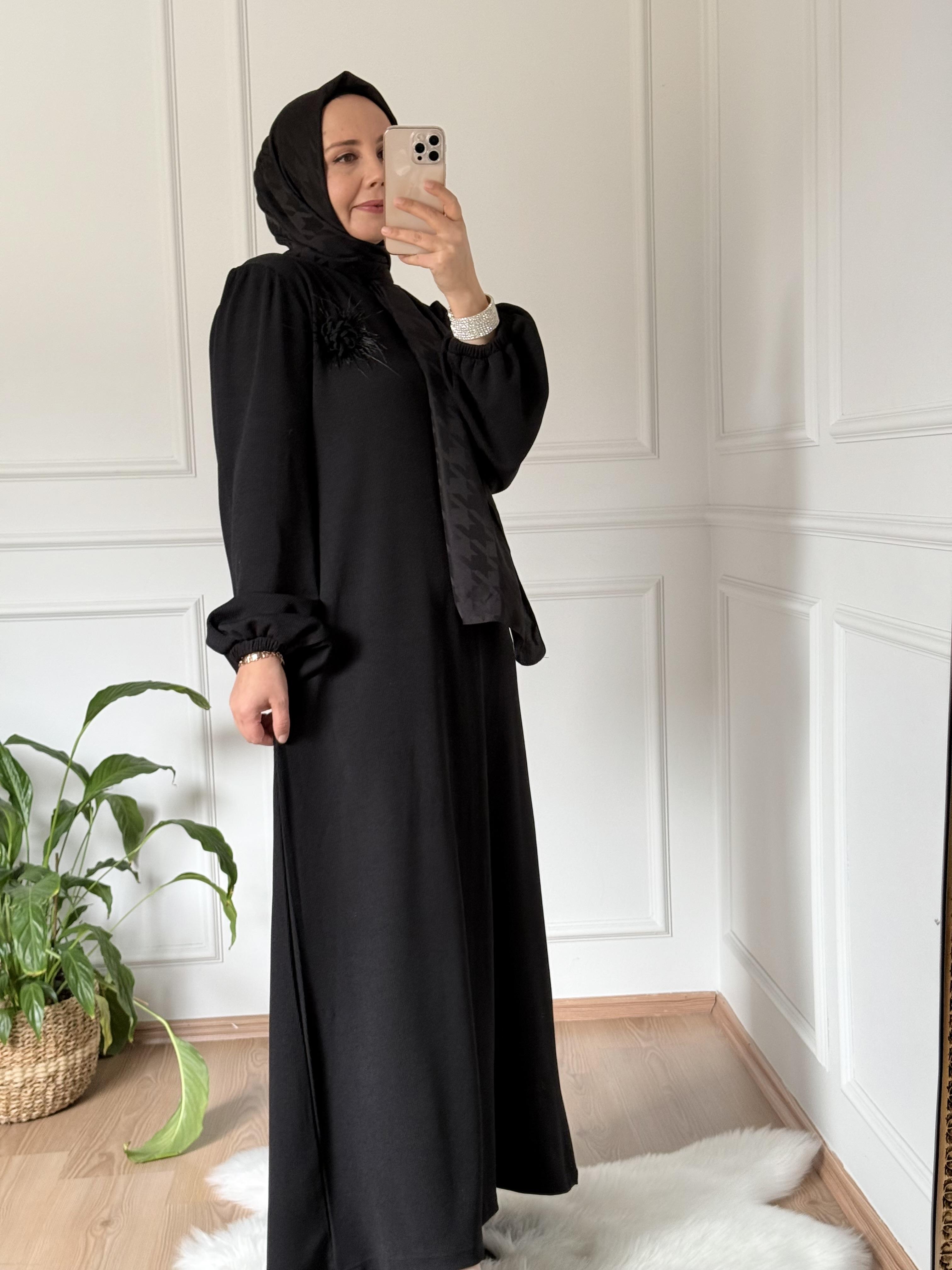 TESETTÜR FİTİLLİ BURGU KUMAŞ BROŞLU SİYAH