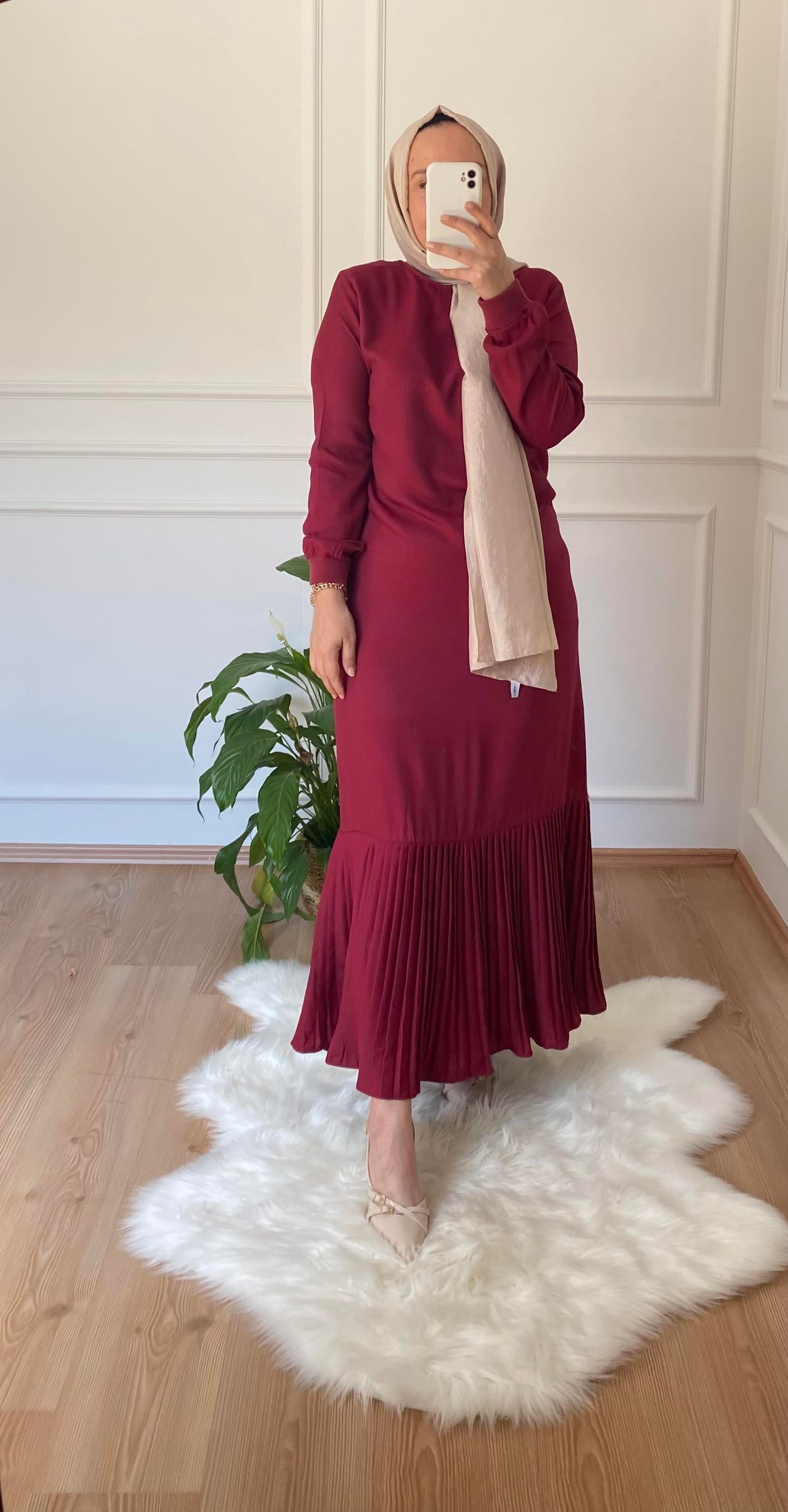 TESETTÜR PİLİSE DETAYLI ELBİSE BORDO