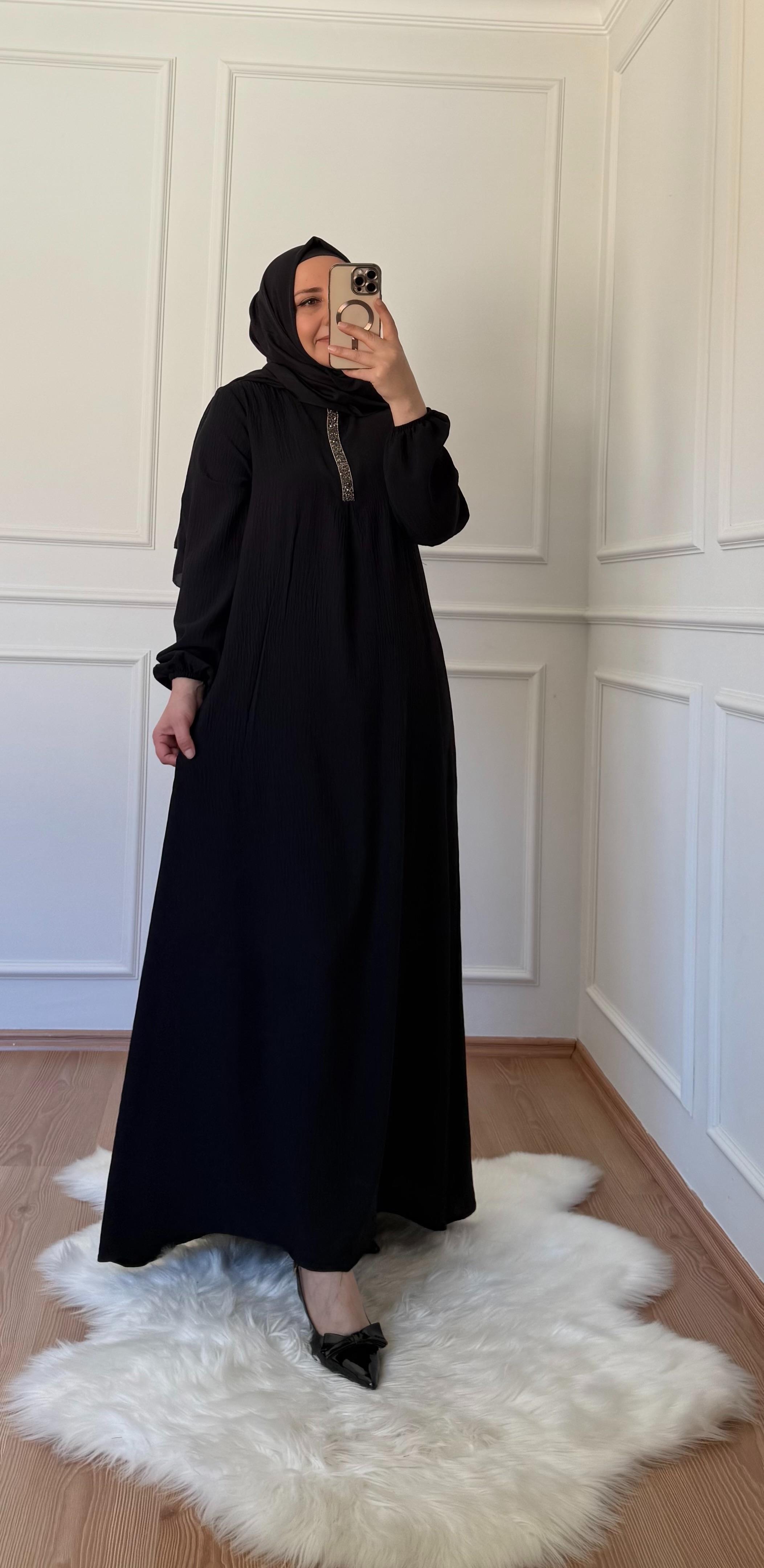 YAKA TAŞLI ELBİSE SİYAH