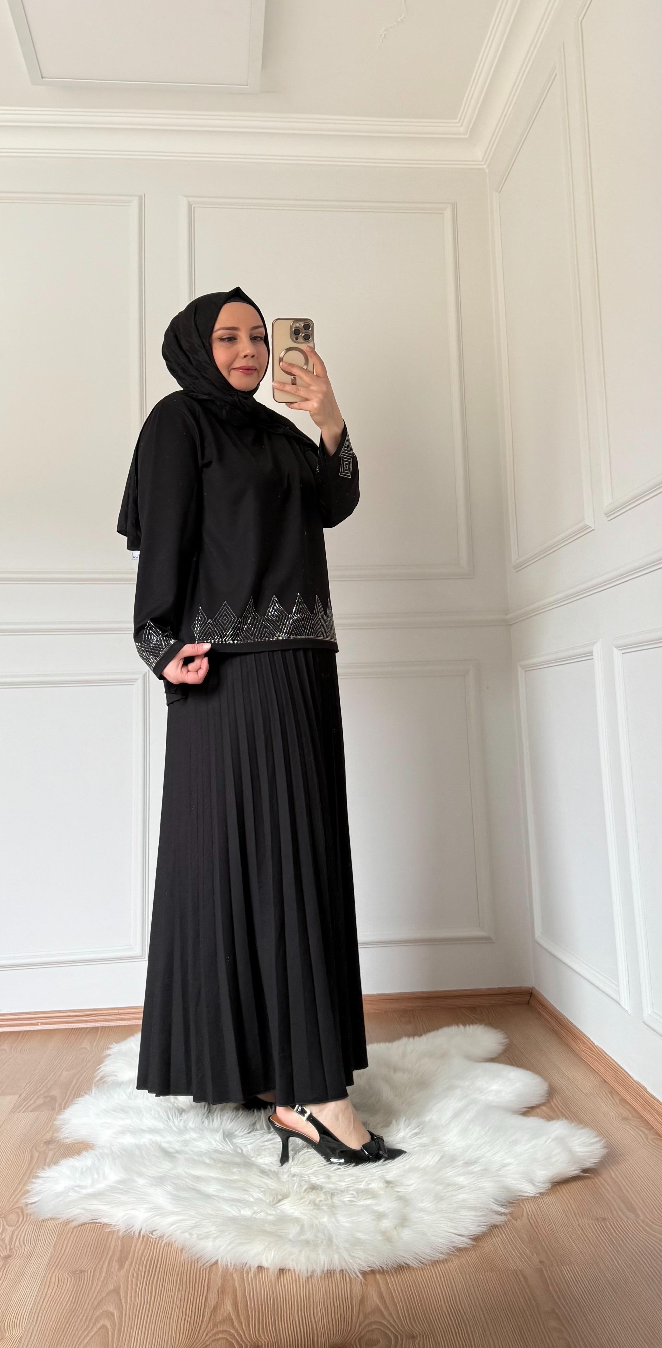 PİRAMİT ETEKLİ TAKIM SİYAH