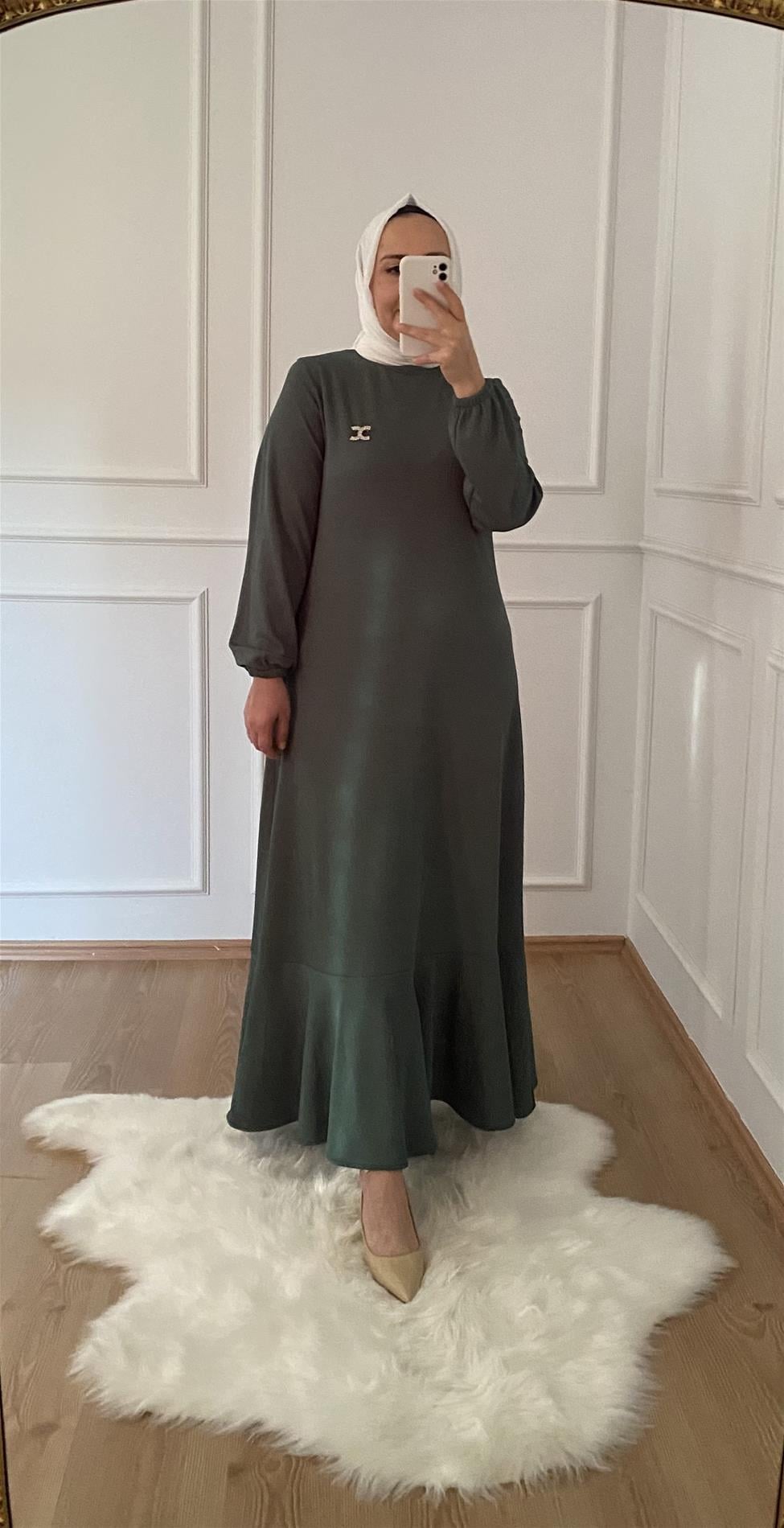 VOLANLI BROŞ DETAYLI ELBİSE