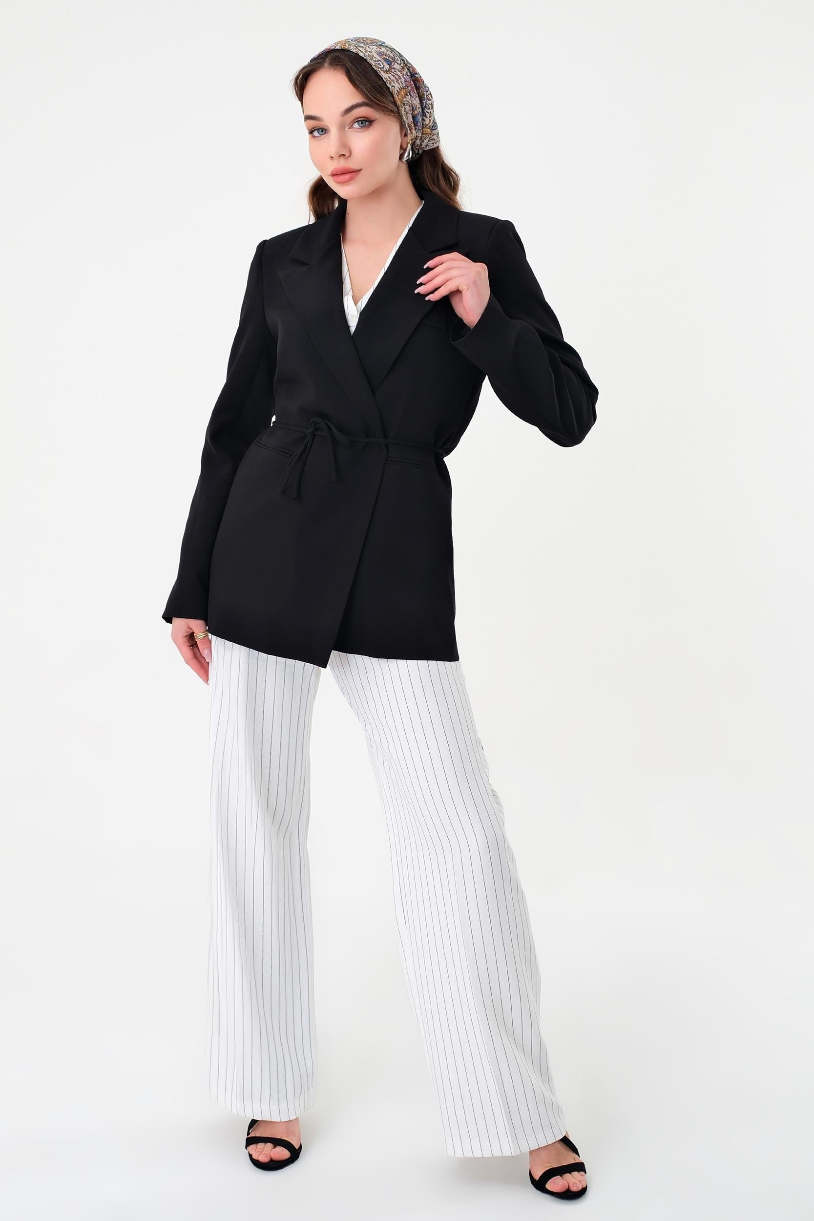 Kadın Siyah Bel Bağlamalı Blazer Ceket