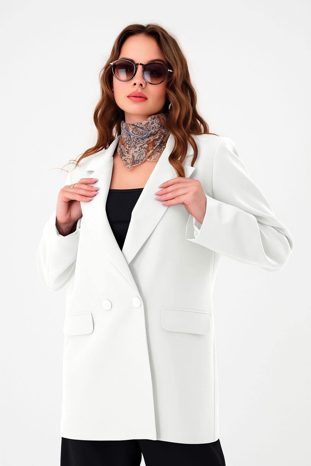 Beyaz Çift Düğmeli Blazer Ceket