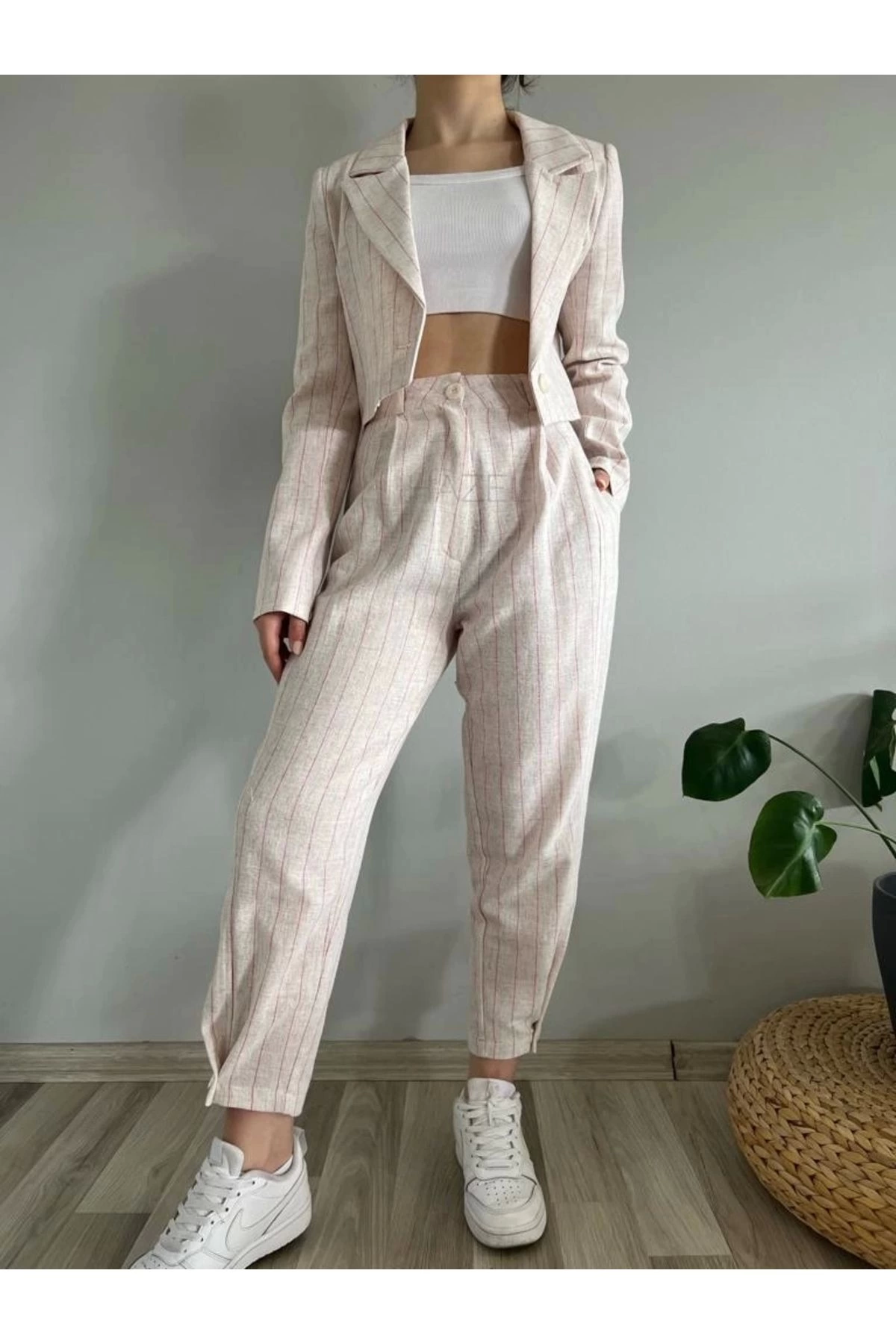 Kadın Keten Pembe Çizgili Crop Ceket-Boru Paça Pantolon Takım