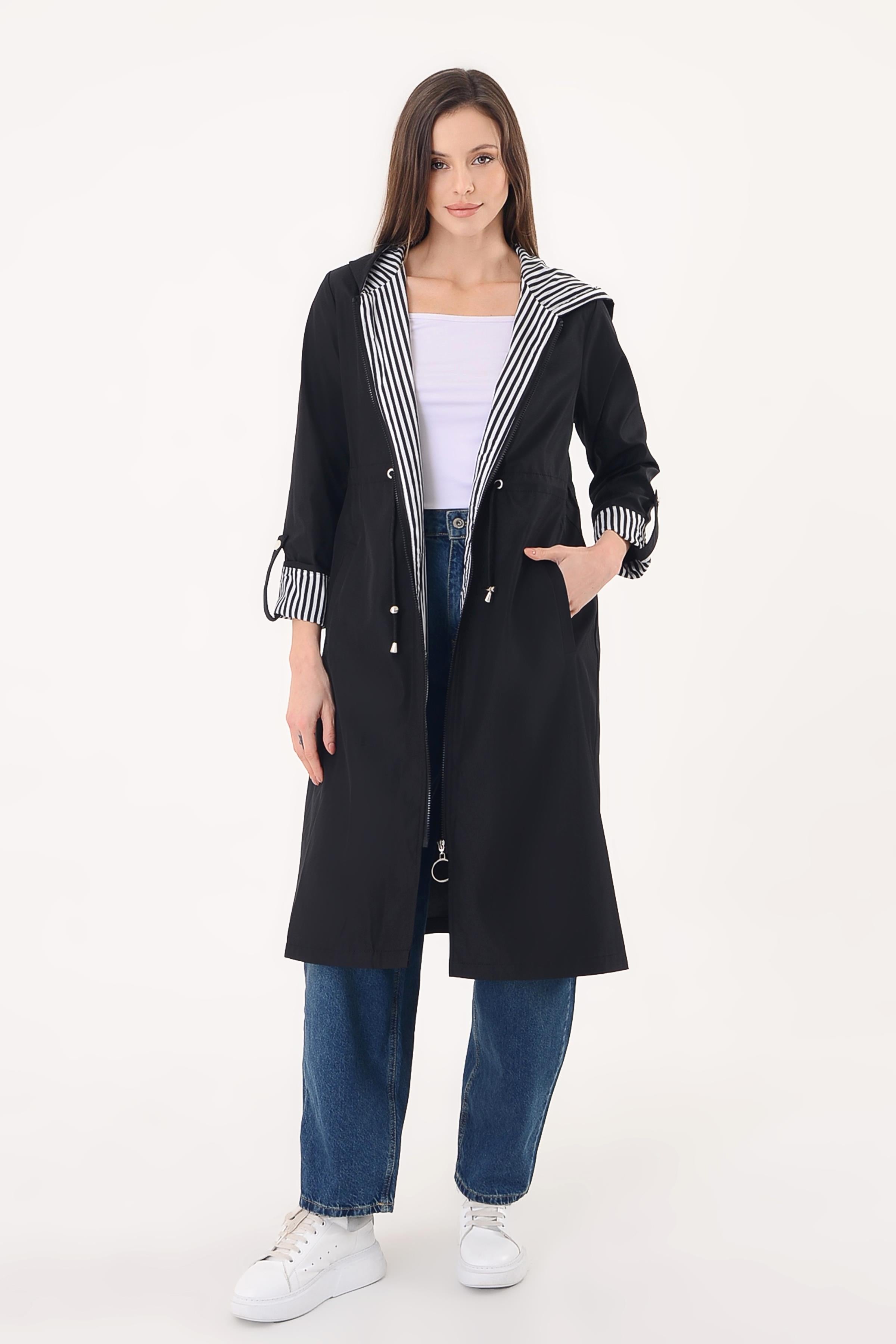 Kadın Siyah Beli Büzgülü Kapşonlu Trençkot