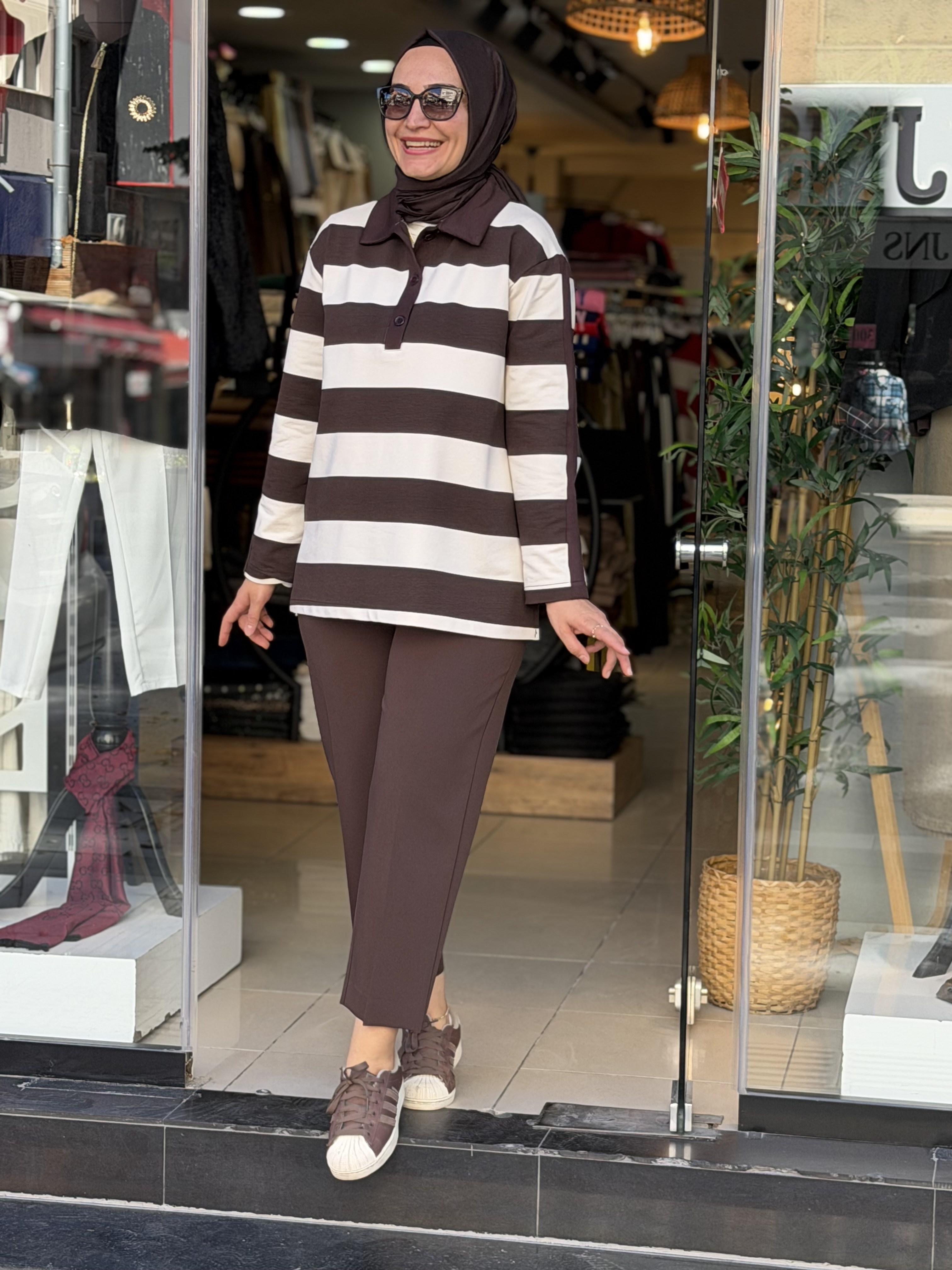 5889 YAKALI ÇİZGİLİ SWEAT KAHVE