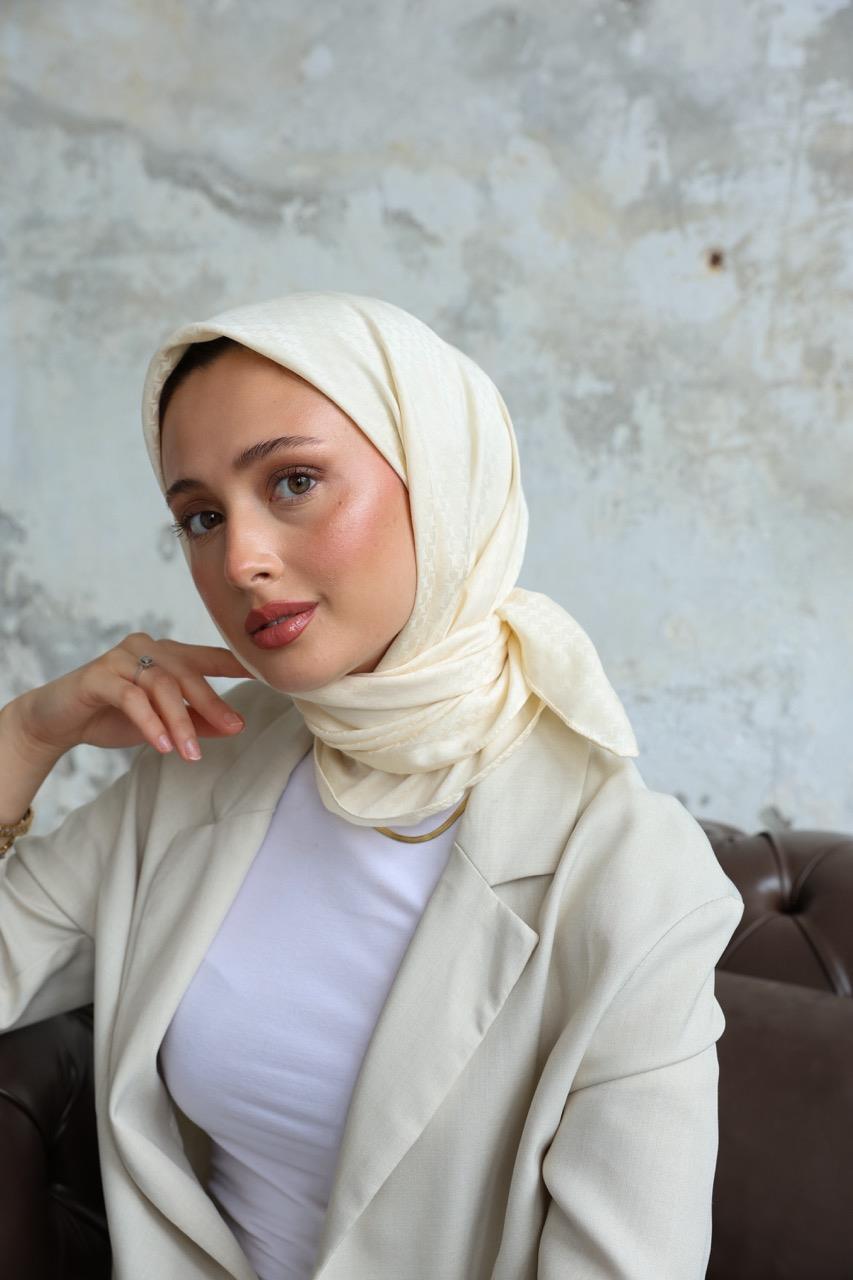 Yıldız Desen Jakar Eşarp Serisi Krem