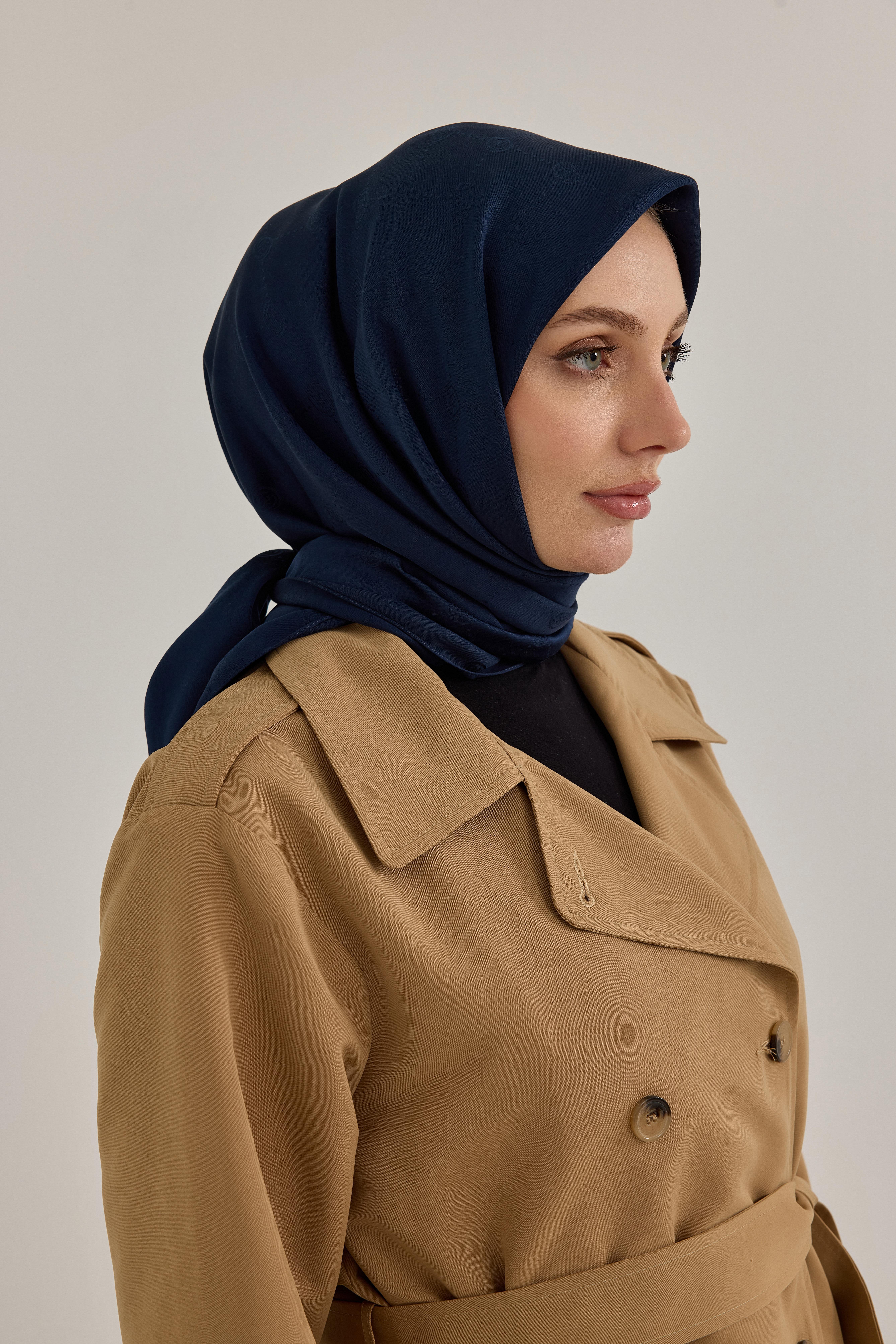 İpeksi Nokta Monogram Eşarp Lacivert