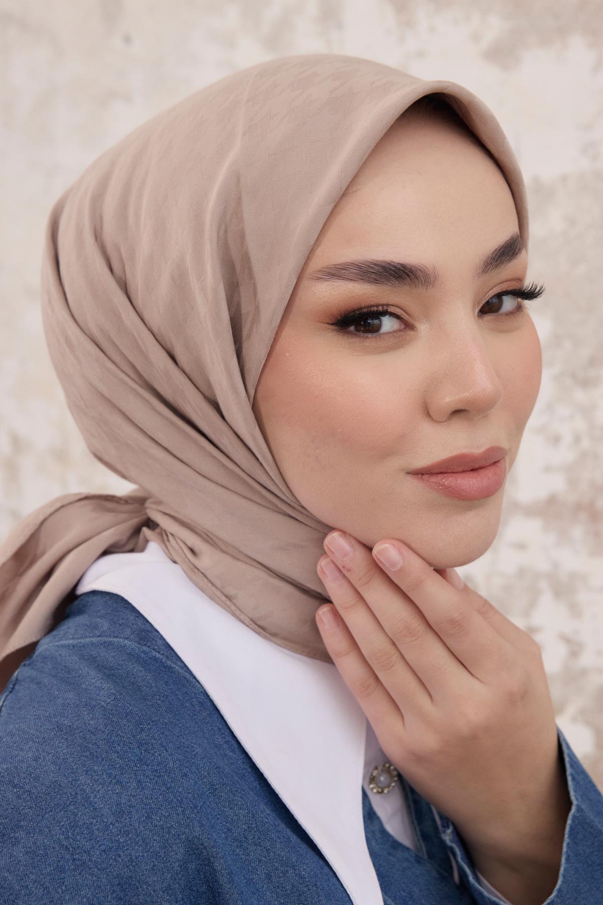 Kazayağı Desen Jakar Eşarp Bisküvi