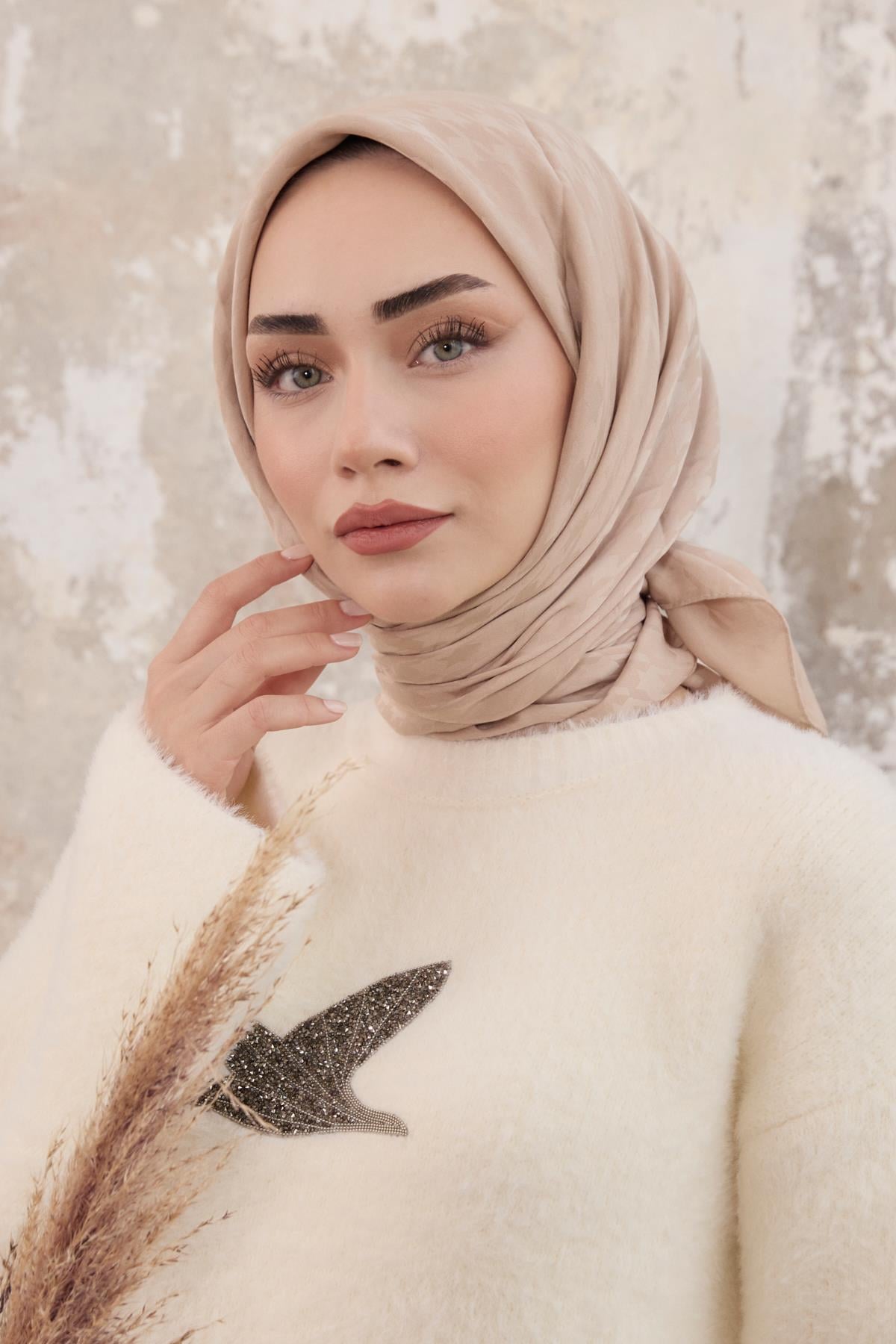 Kazayağı Desen Jakar Eşarp Krem