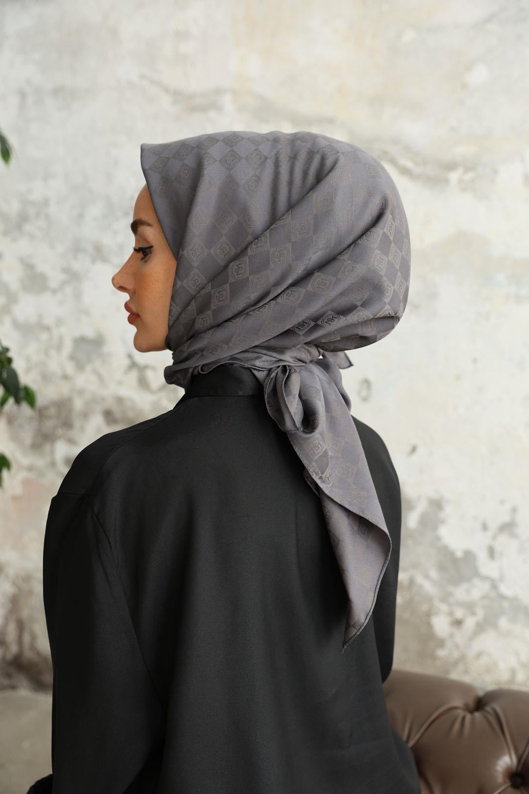Monogram Desen Jakar Eşarp Füme
