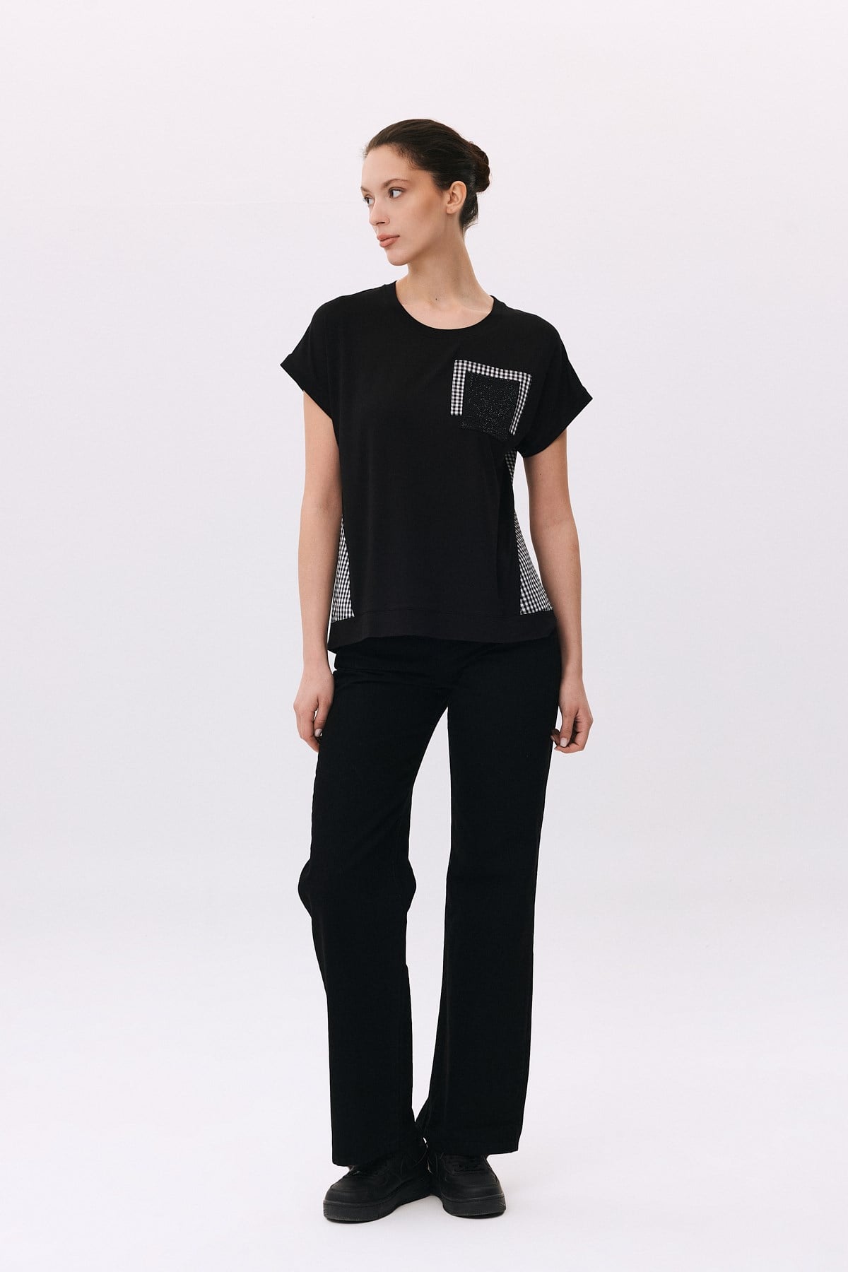 Dama Garnili Taş Cepli T-Shirt