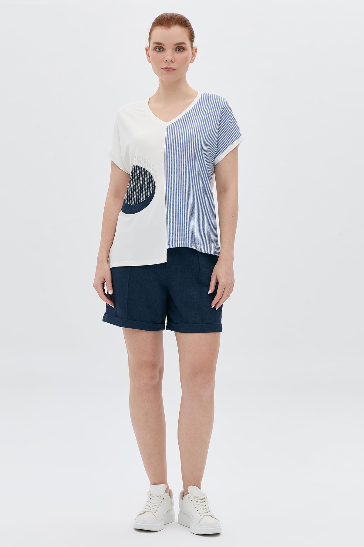 Peçli Taş Baskılı Çizgili Baskılı T-Shirt