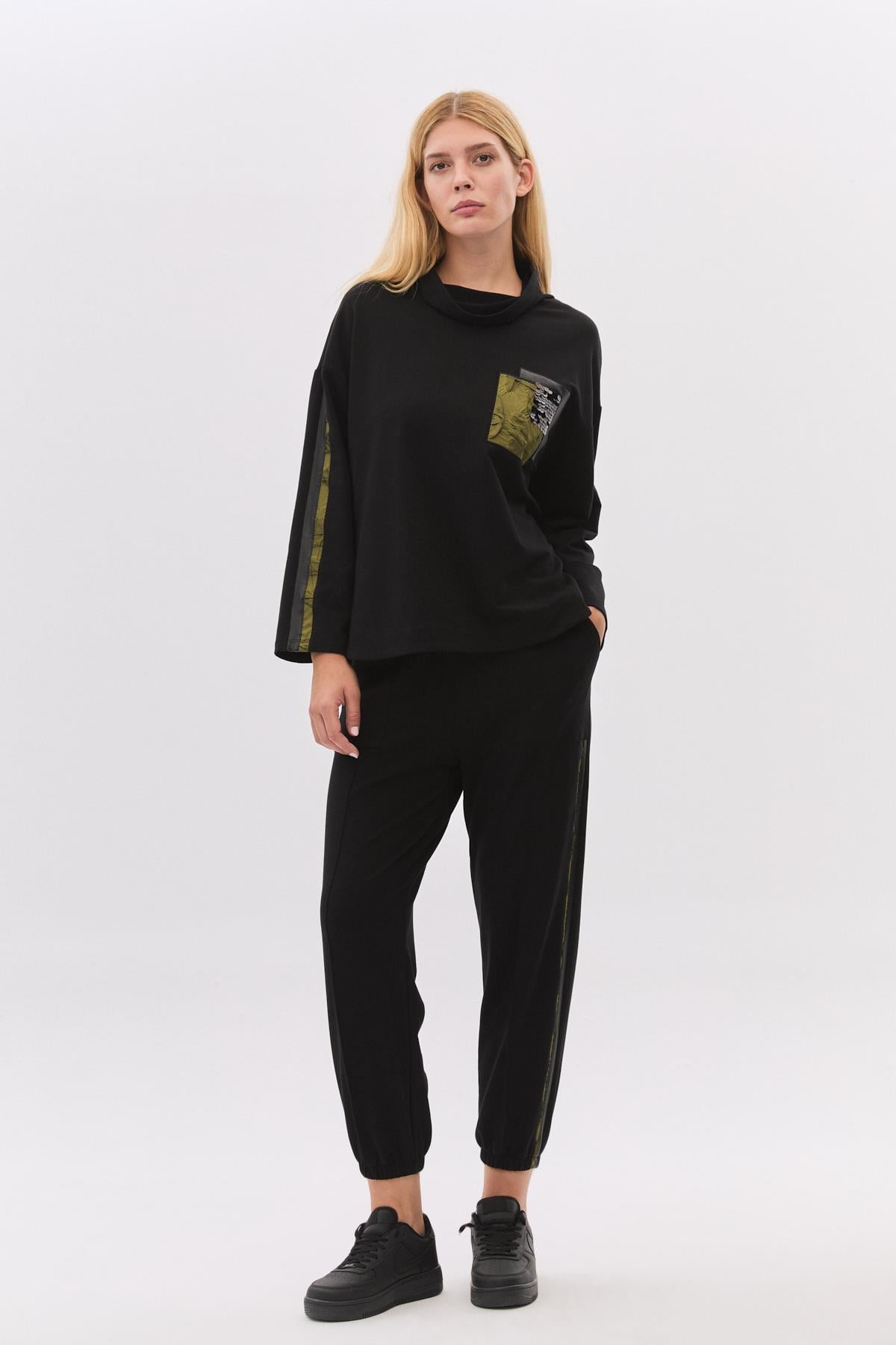 Yanları Derin Yırtmaçlı Olive Gofreli T-Shirt