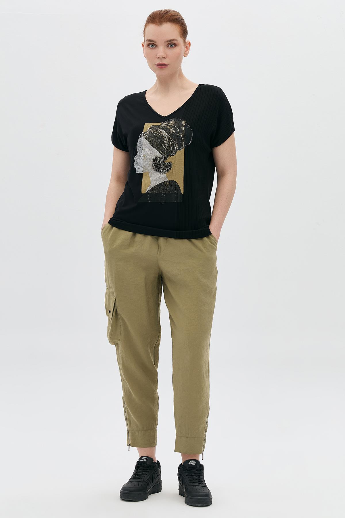 Arap Kızı Taş İşlemeli T-Shirt