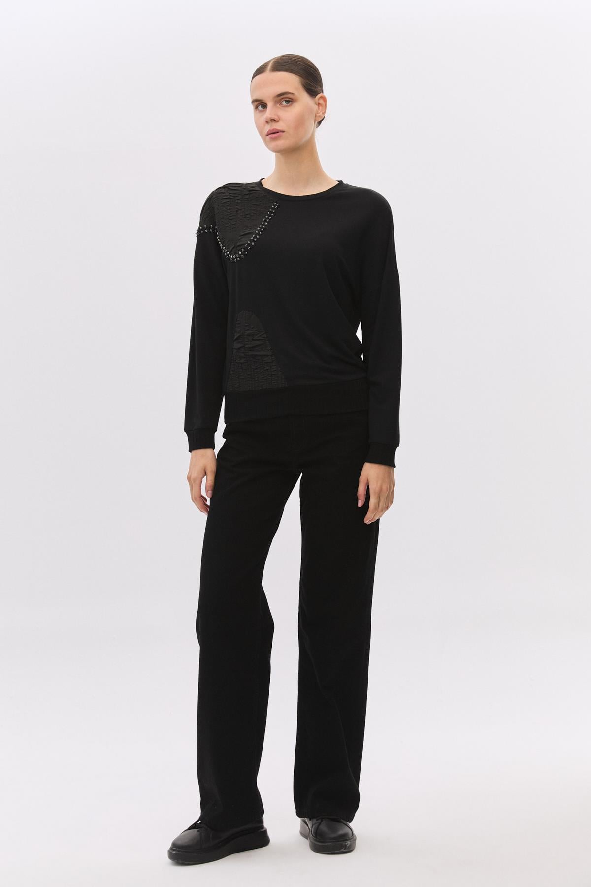 Gofreli Taş Detaylı T-Shirt