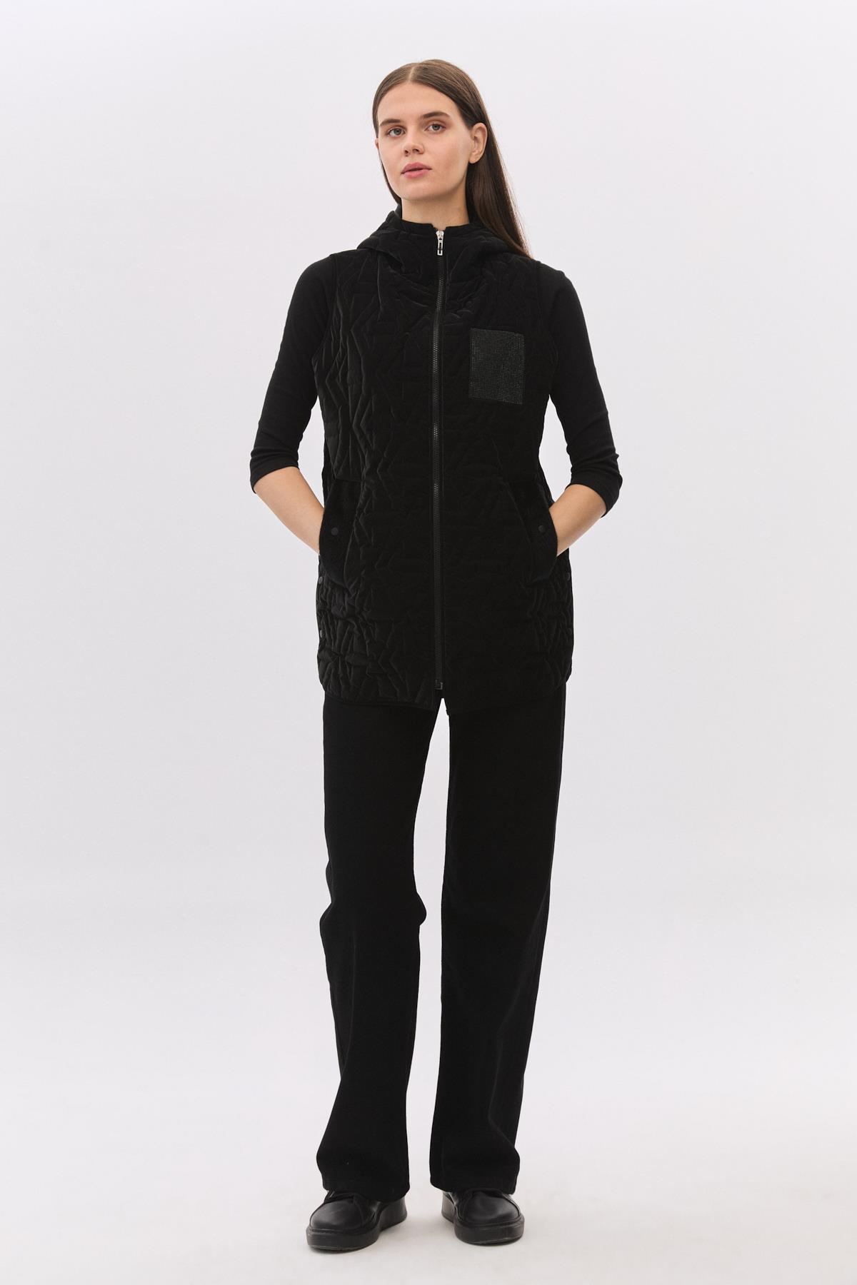 Kapüşonlu Taş Cepli Çıtçıt Detaylı Yelek