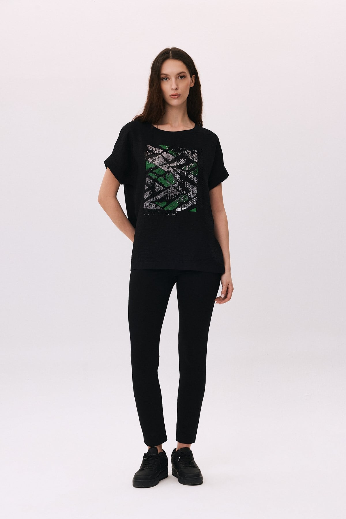 O Yaka Baskılı File Detaylı T-Shirt