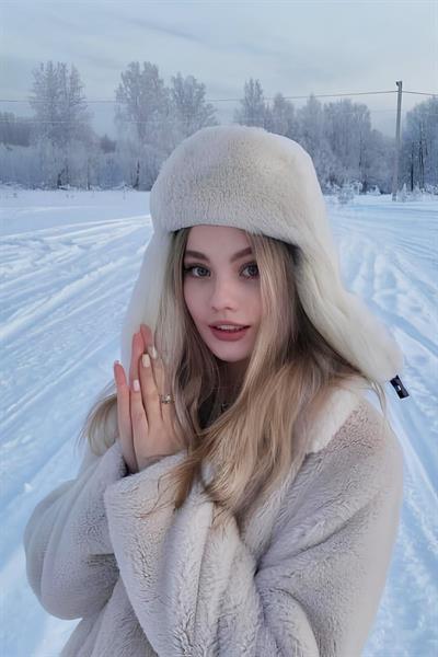 Bej Peluş Kulaklı Klipsli Bere Pilot Şapka