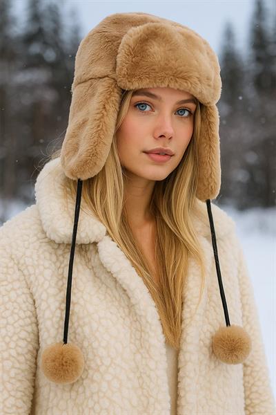 Camel Peluş Kulaklı Ponponlu Bere Şapka