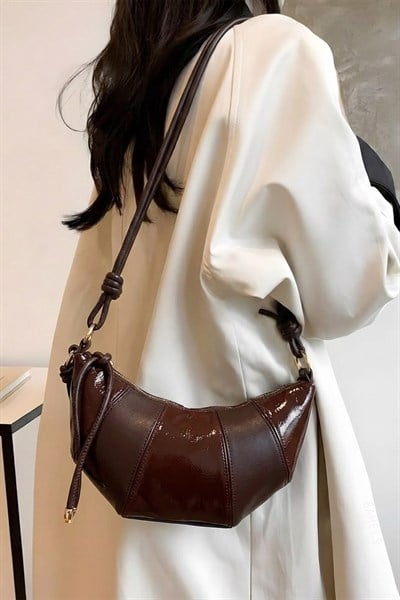 Kadın Rugan Acı Kahve Kruvasan Omuz Çantası