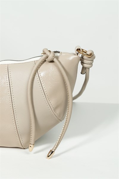 Kadın Rugan Bej Kruvasan Omuz Çantası