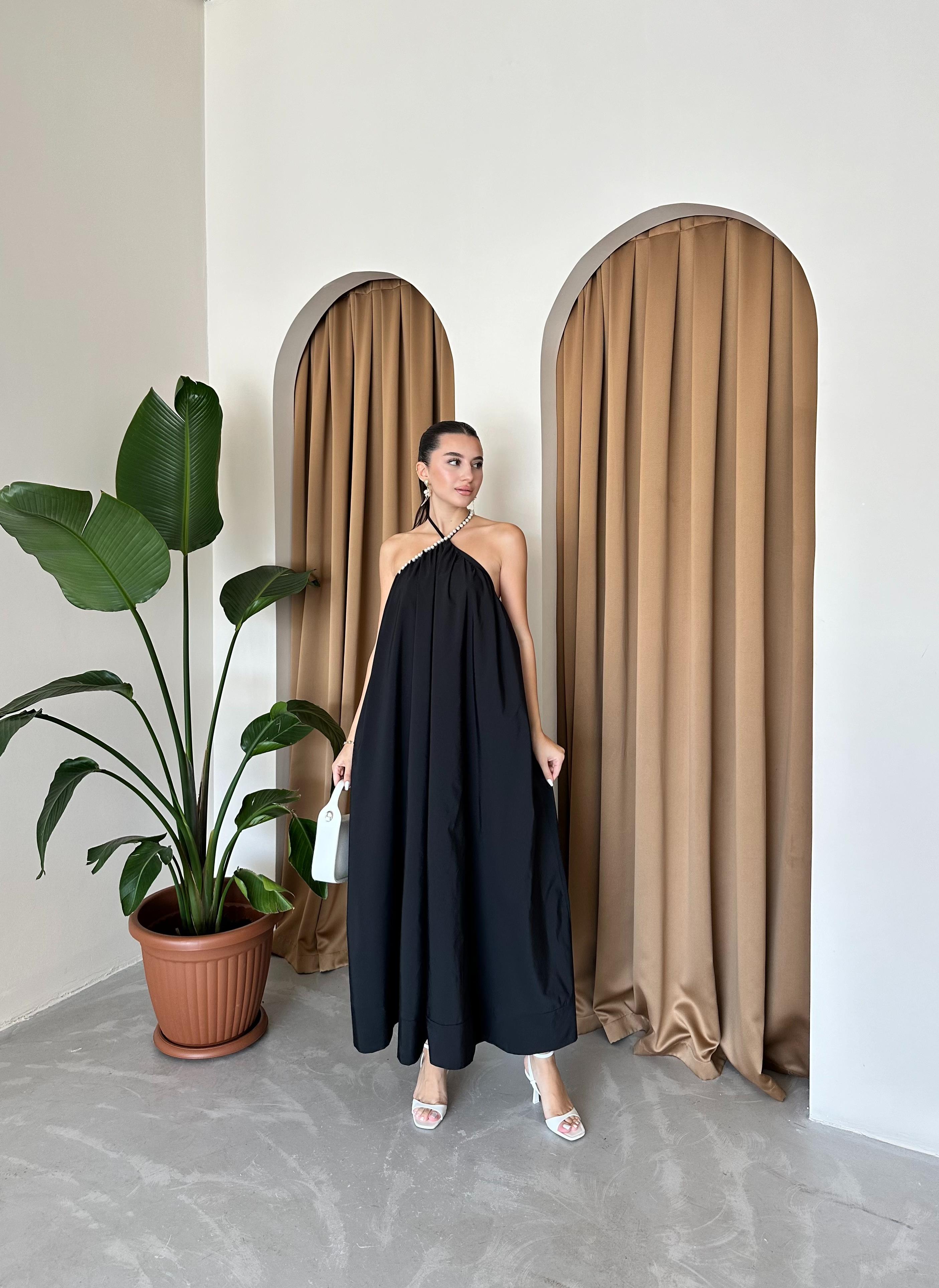 Kadın Boyundan Bağlamalı Elbise