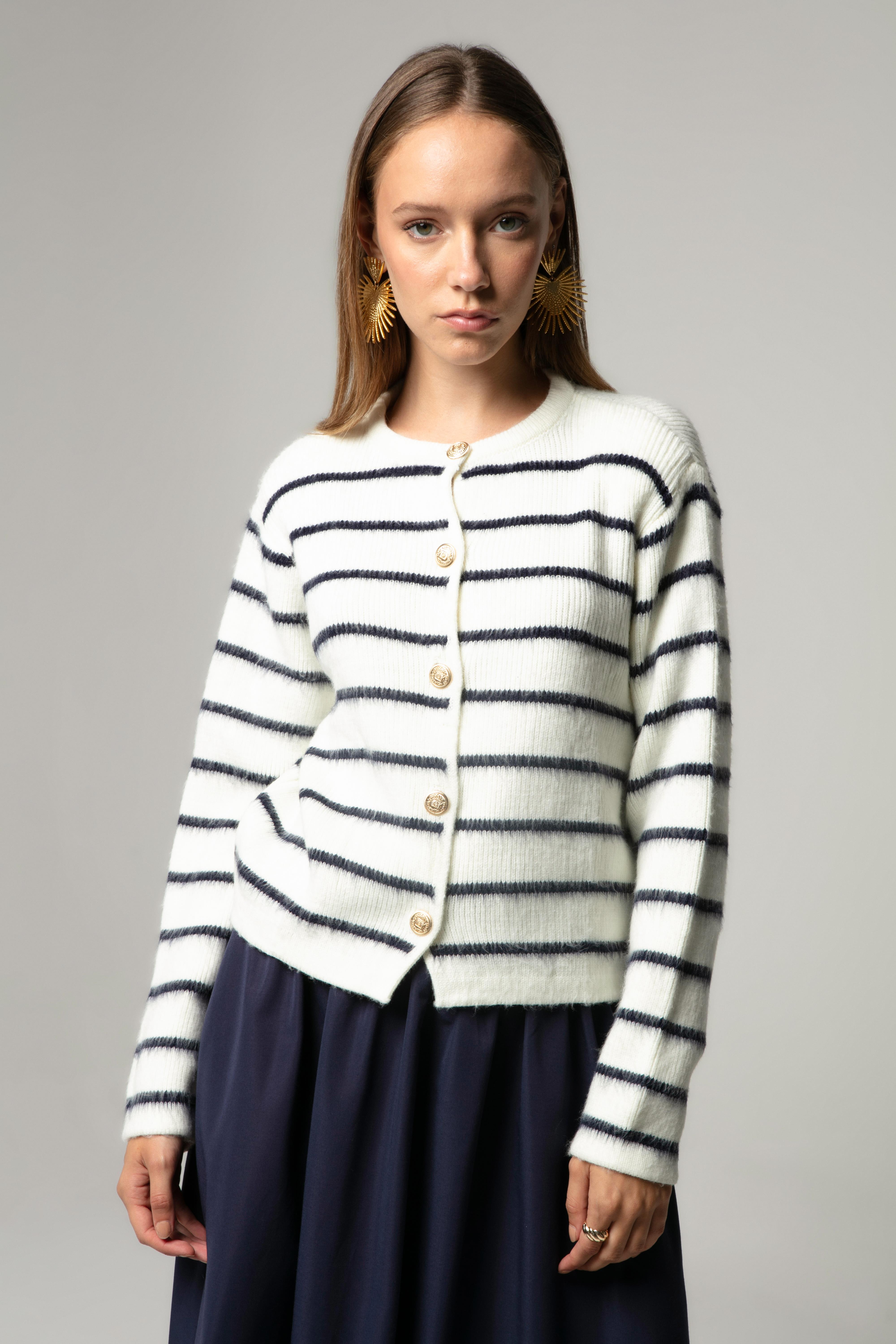 Düğmeli Çizgili Hırka