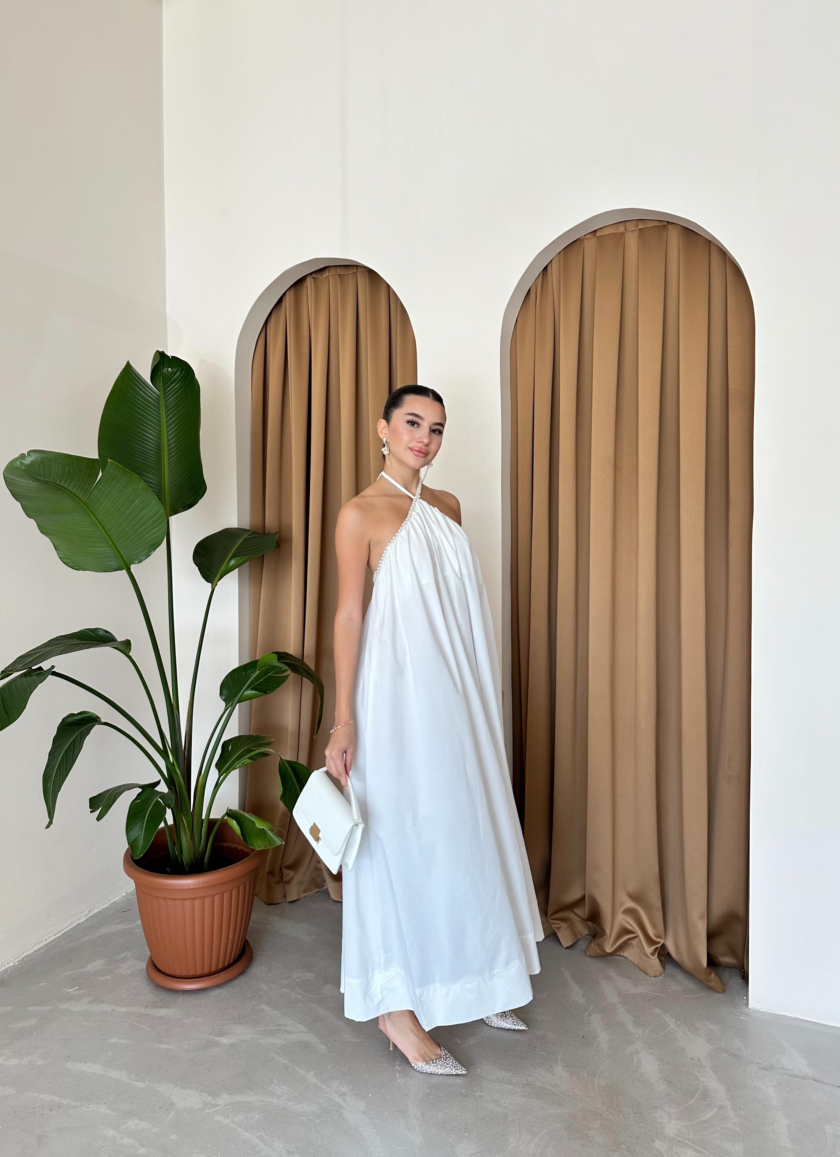 Kadın Boyundan Bağlamalı Elbise