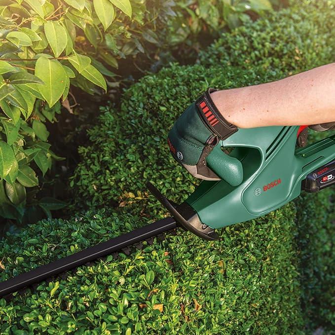 OUTLET Bosch EasyHedgeCut 18-45 akülü çit makası (aküsüz, 18 Volt sistem, bıçak uzunluğu 45 cm, kartonda)
