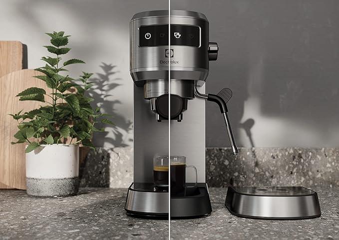 OUTLET Electrolux E6EC1-6ST Explorer 6 Espresso Cappuccino Makinesi Paslanmaz Çelik, Isı Kontrol Teknolojisi, Süt Köpürtücü, Çıkarılabilir Damlatma Tepsisi, 1250W