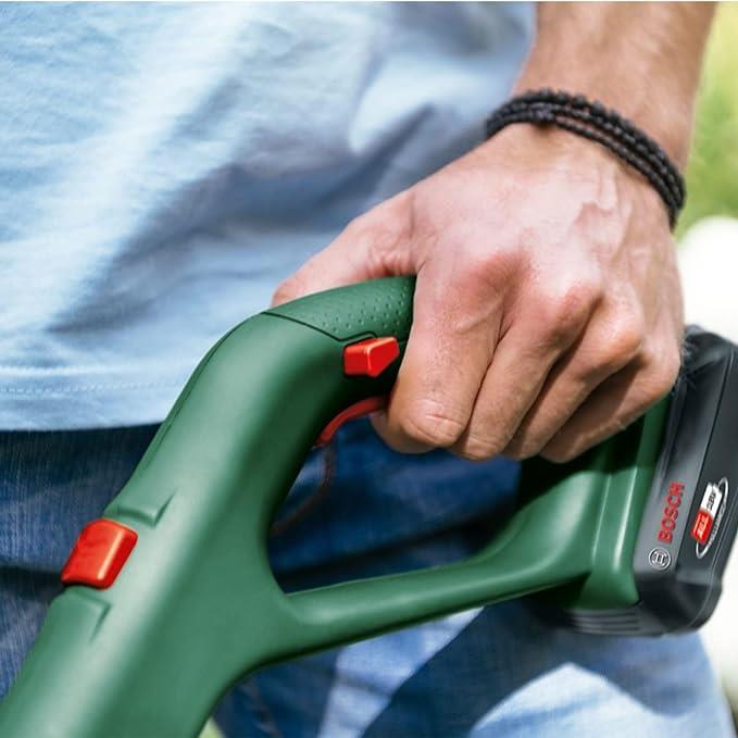 OUTLET Bosch Akülü Kenar Kesme Makinesi EasyGrassCut 18V-26 (akü olmadan, 18 Volt sistemi, kesme çapı: 26 cm, karton ambalajda)