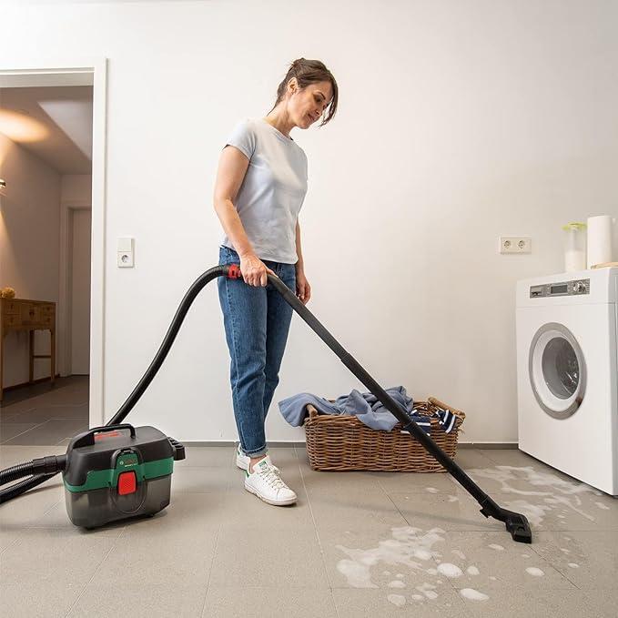 OUTLET Bosch AdvancedVac 18V-8 akülü ıslak ve kuru elektrikli süpürge (aküsüz, 18 Volt sistem, aksesuar seti ile, kartonda), test notu: çok iyi (şarjör: Mann kendisi mi)
