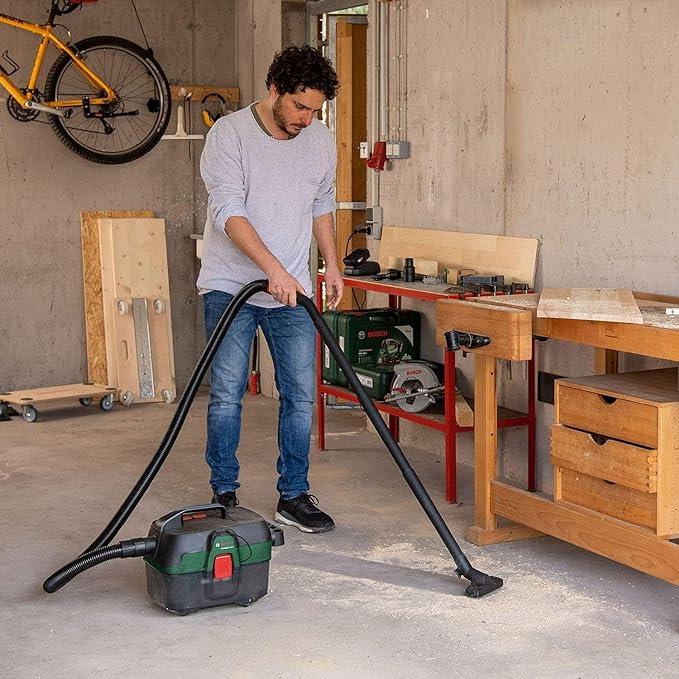 OUTLET Bosch AdvancedVac 18V-8 akülü ıslak ve kuru elektrikli süpürge (aküsüz, 18 Volt sistem, aksesuar seti ile, kartonda), test notu: çok iyi (şarjör: Mann kendisi mi)