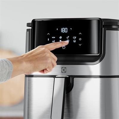Electrolux E6AF1-6ST AirFryer 8 Programlı Dokunmatik LCD Ekranlı 7 L Sepet Kapasiteli, 5.4 L Kızartma Kapasitesi Sıcak Hava Fritözü