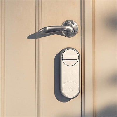 Yale 05/101200/SI - Linus Akıllı Kilit - Gümüş - Anahtarsız ve Güvenli Kapı Kilidi - Yale Home Uygulaması ile Kilitleme/Kilit Açma - Otomatik Kilitleme - Philips Hue ve Sesli Asistanlarla Enteg