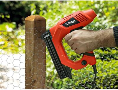 KOBB KBZ90 15-25mm Zımba ve 15-32mm Profesyonel Çivi Çakma Makinesi + 3000 adet Yedek Zımba ve Çivi, Kırmızı/Siyah