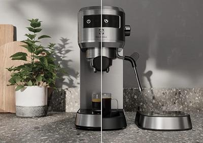 OUTLET Electrolux E6EC1-6ST Explorer 6 Espresso Cappuccino Makinesi Paslanmaz Çelik, Isı Kontrol Teknolojisi, Süt Köpürtücü, Çıkarılabilir Damlatma Tepsisi, 1250W