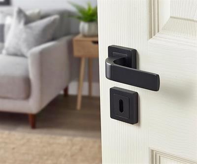 OUTLET Yale Bologna Serisi 35-ZR-8x8-A003-KT-56-11 Oda Tipi Kapı Kolu - Siyah Mat Kaplama - Parçalar Dahildir