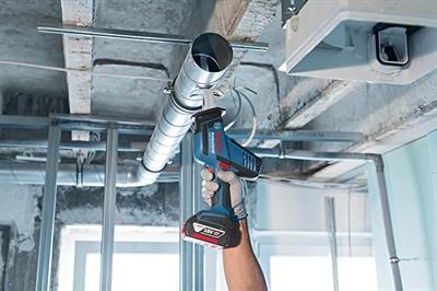 OUTLET Bosch Professional GSA 18V-LI Akülü Panter Testere (18 Volt, 1 x 4,0 Ah Akü, Şarj Cihazı, Ahşapta kesme derinliği: 250 mm, 2.700 strok/dk, Karton Kutuda)