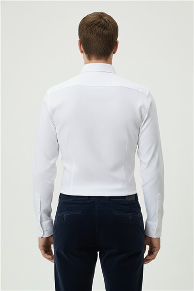 Giotelli Erkek Beyaz Dar Kesim Slim Fit %100 Pamuk Sivri Yaka Klasik Gömlek