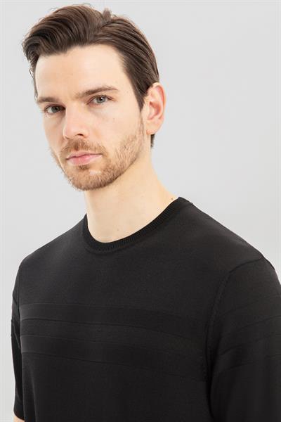 Siyah Slim Fit Jakarlı Triko Bisiklet Yaka Tişört