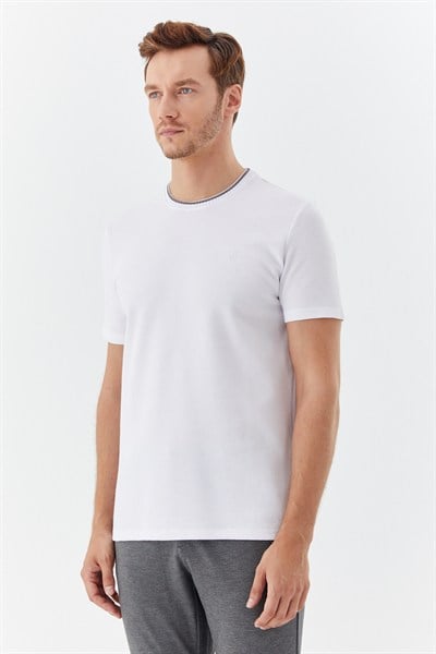 Ekru Piti Kare Bisiklet Yaka Pamuklu T-shirt