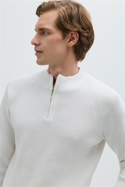 Ekru Slim Fit Fermuarlı Yarım Balıkçı Yaka Triko Kazak