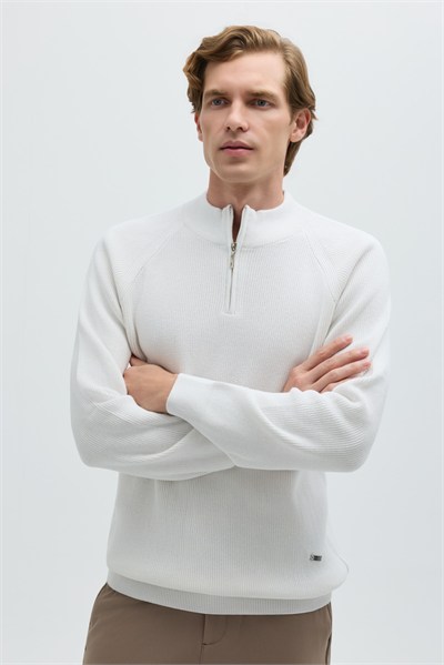 Ekru Slim Fit Fermuarlı Yarım Balıkçı Yaka Triko Kazak