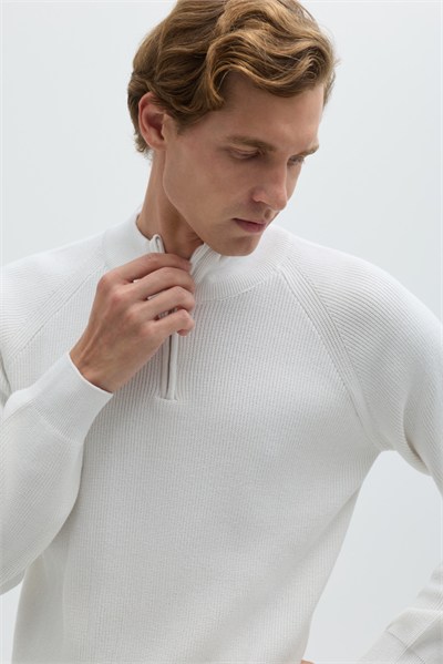Ekru Slim Fit Fermuarlı Yarım Balıkçı Yaka Triko Kazak