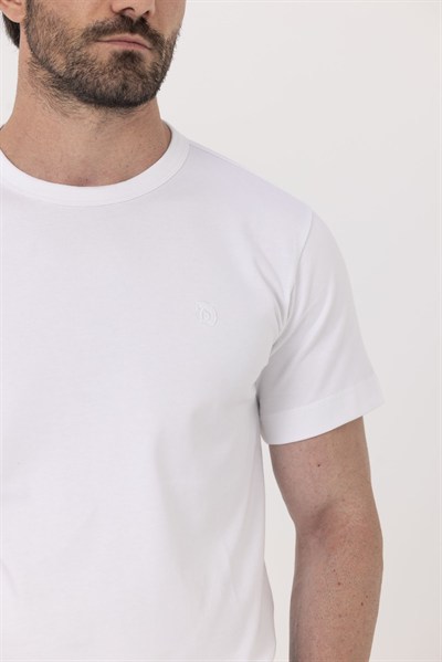 Beyaz Nakışlı %100 Pamuk Bisiklet Yaka Düz Renk Basic T-Shirt