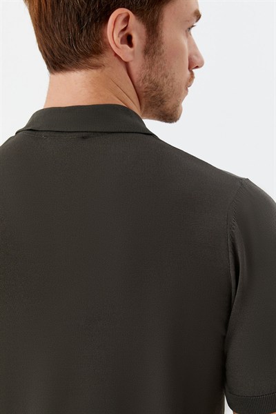 Koyu Yeşil Regular Fit Göğüs Nakış Detaylı Polo Yaka Triko T-shirt